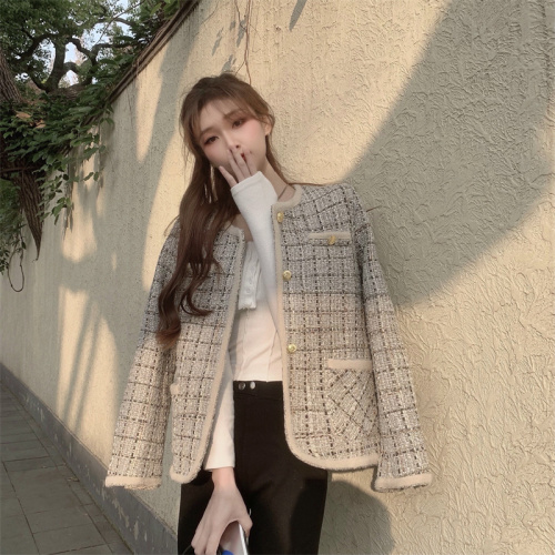 Real price Korean version of small fragrance coarse tweed round neck design short coat