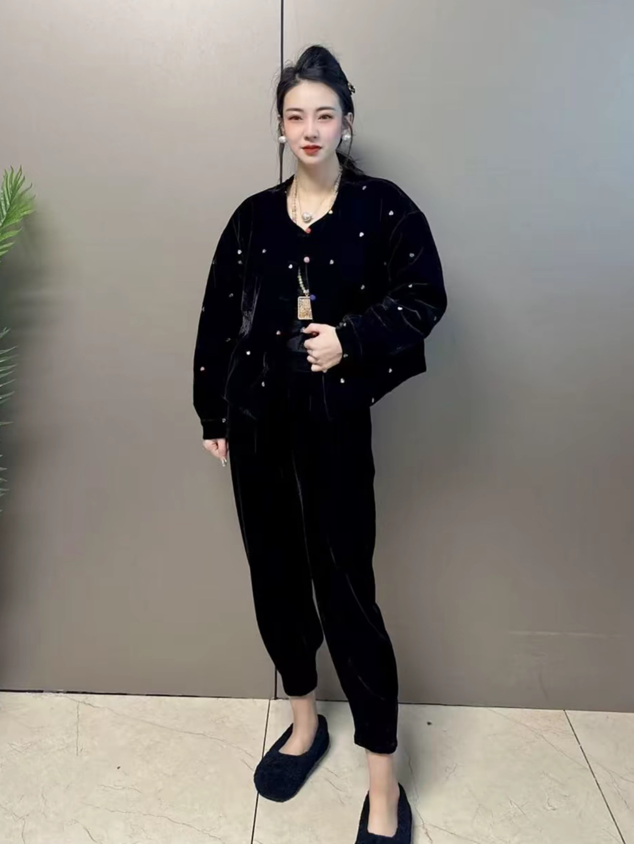 欧货时尚高级感圆领真丝绒刺绣薄棉外套女2024秋冬新款棉服女显瘦