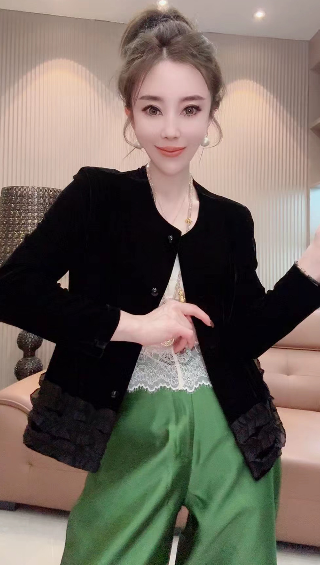 2026春秋季新款女装黑色荷叶边圆领金丝绒长袖开衫时尚上衣外套潮