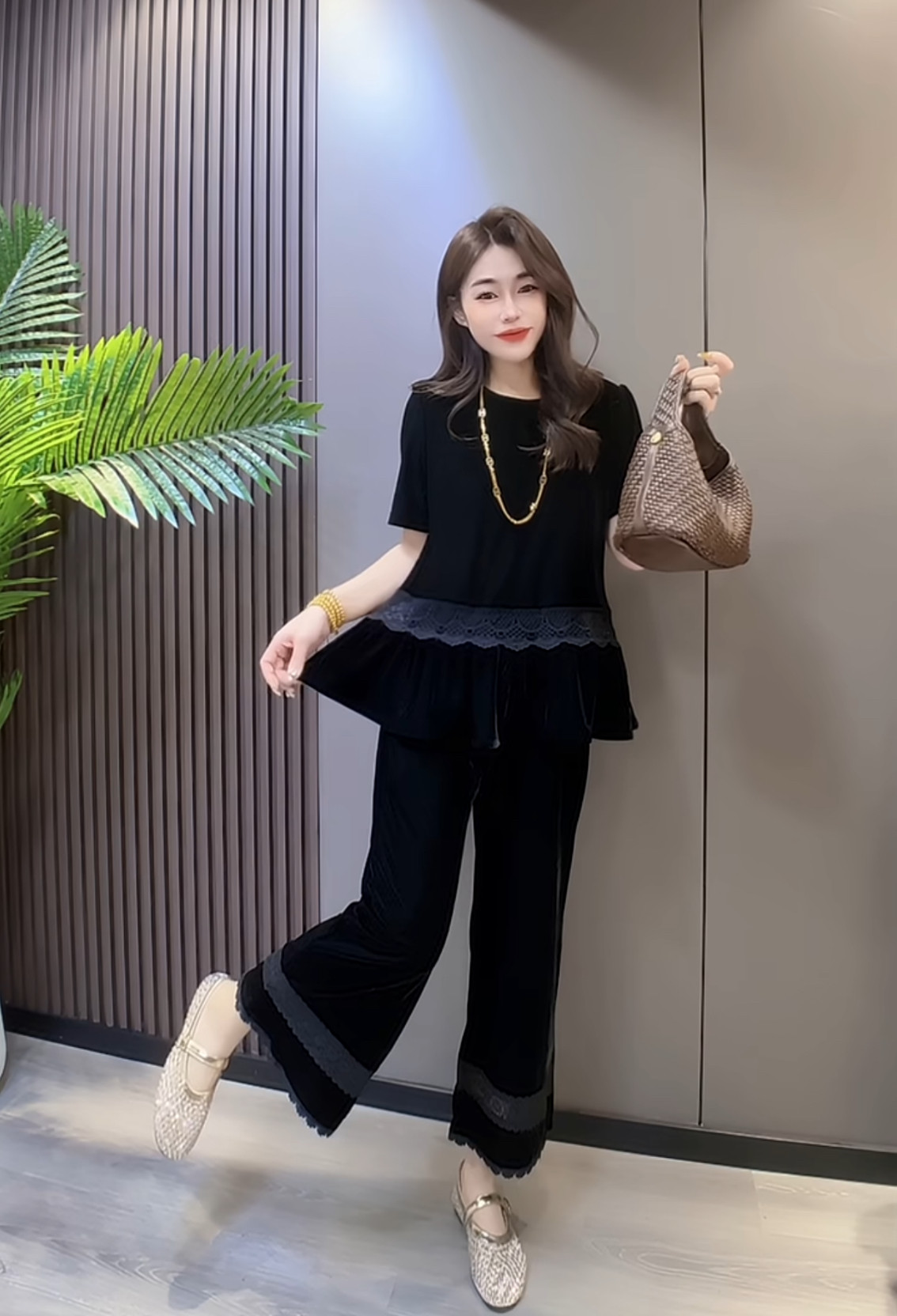 欧货时尚短袖宽松蕾丝丝绒小衫上衣九分阔腿喇叭裤套装女2026夏季