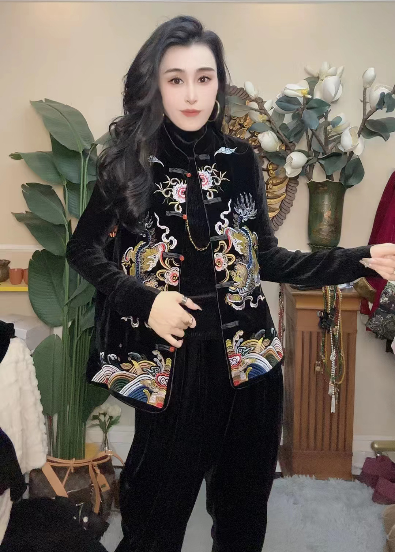 新中式国风盘扣金丝绒龙腾刺绣薄棉马甲女2024秋复古马夹坎肩上衣