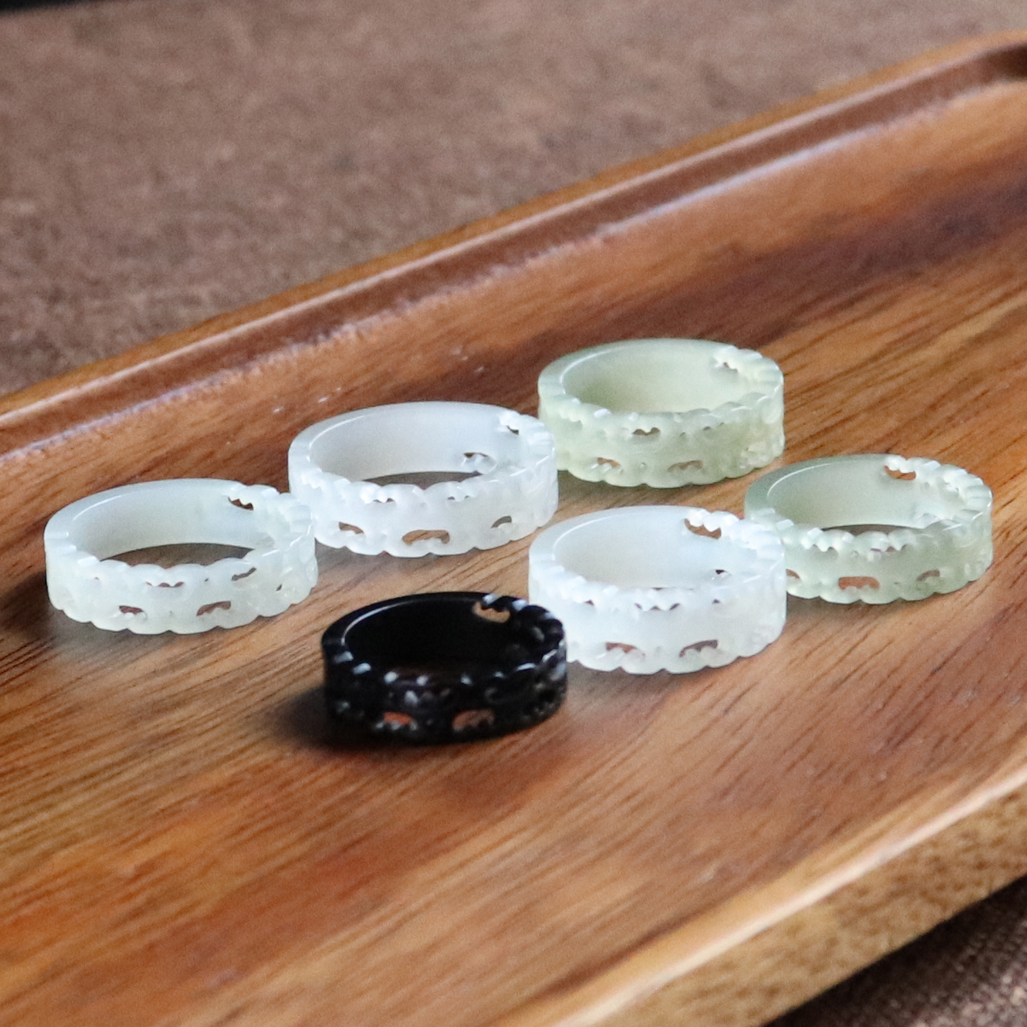 天然玉石镂空花雕白玉戒指