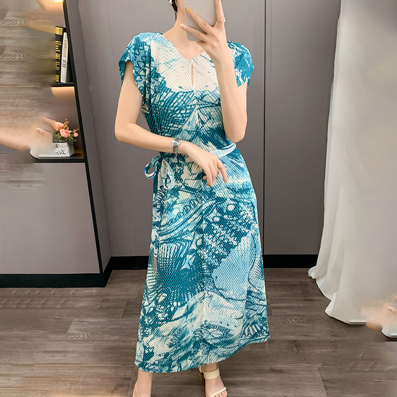 褶皱碎花连衣裙女夏季新款宽松收腰显瘦妈妈装减龄裙子优质日韩