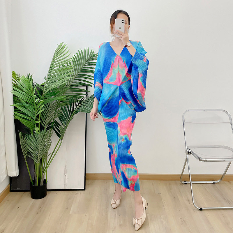 褶皱v领连衣裙夏季新款宽松大码蝙蝠袖斤可穿压褶裙子女优质日韩