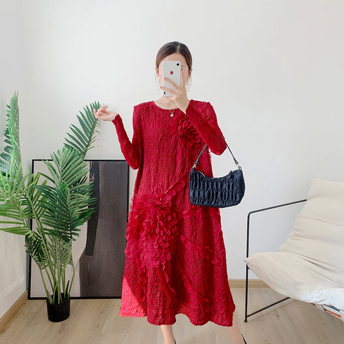百合褶皱打底裙子秋冬新款减龄显瘦重工绣花连衣裙参加宴会妈优质