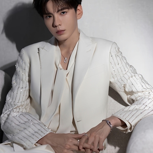 男士 韩版 垫肩休闲气质外套 高级感重工手工钻石西装 毕雯珺明星同款