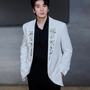 韩版 白色领口串珠刺绣西装 高级感宽松休闲潮 春秋季 蔡程昱明星同款