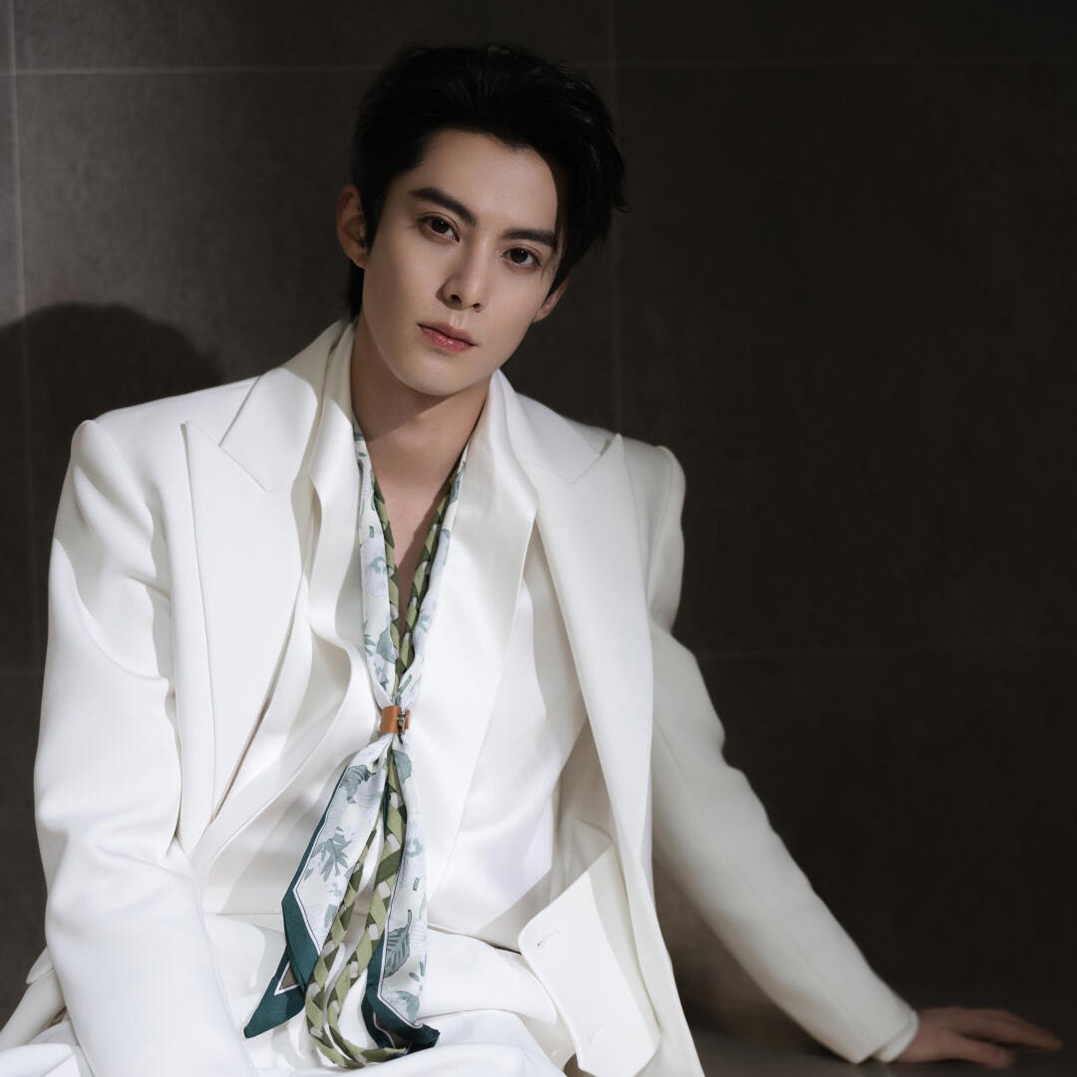 明星同款男士白色休闲西服