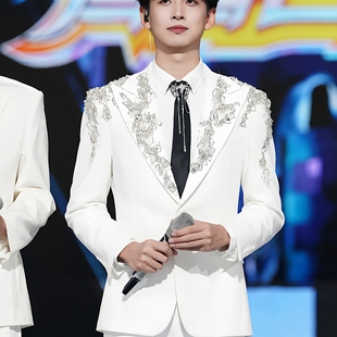 高级感轻奢主持演唱会西服外套潮 男士 齐思钧同款 白色重工手工西装