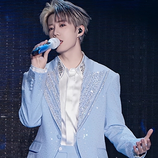 潮 男高级感舞台演出西服套装 鹭卓明星同款 天蓝色手工钉珠镶钻西装