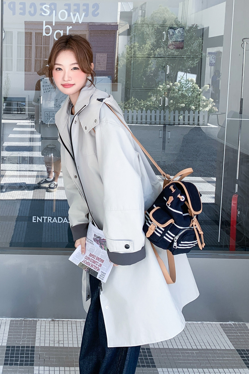 2025秋季新款浅灰色休闲风拼接风衣外套女松弛感连帽通勤淡人大衣,女装风衣,艾青服饰