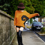 原创设计店 35件 黯橘黄薄款 踏月 云纹卫衣 此岸歌声