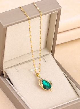 轻奢设计感复古绿水晶水滴形吊坠钛钢项链锁骨链饰品女小众高级感