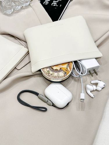 Получить багажную руку с автоматической закрытой маленькой квадратной сумкой