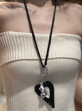 [楼哈哈]黑色爱心小狗挂脖镜子项链长款毛衣链小众设计可拆卸配饰