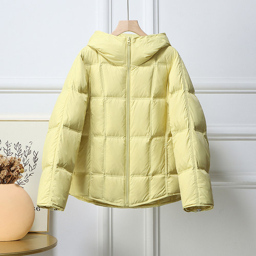 2025秋冬新款轻薄羽绒服女短款连帽泡芙宽松方格豆腐块学生面包服