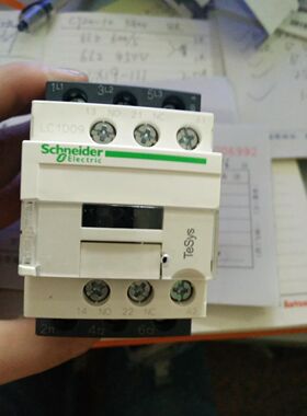 原装施耐德接触器LC1D09 AC110V AC220V正品现货供应拍下留言电压