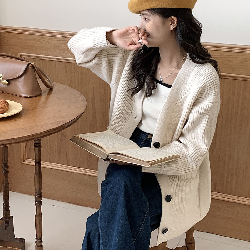 慵懒风女士毛衣外套2024秋季新款韩版宽松纯色V领软糯针织开衫厚