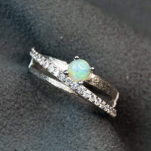 澳大利亚水晶欧泊戒指