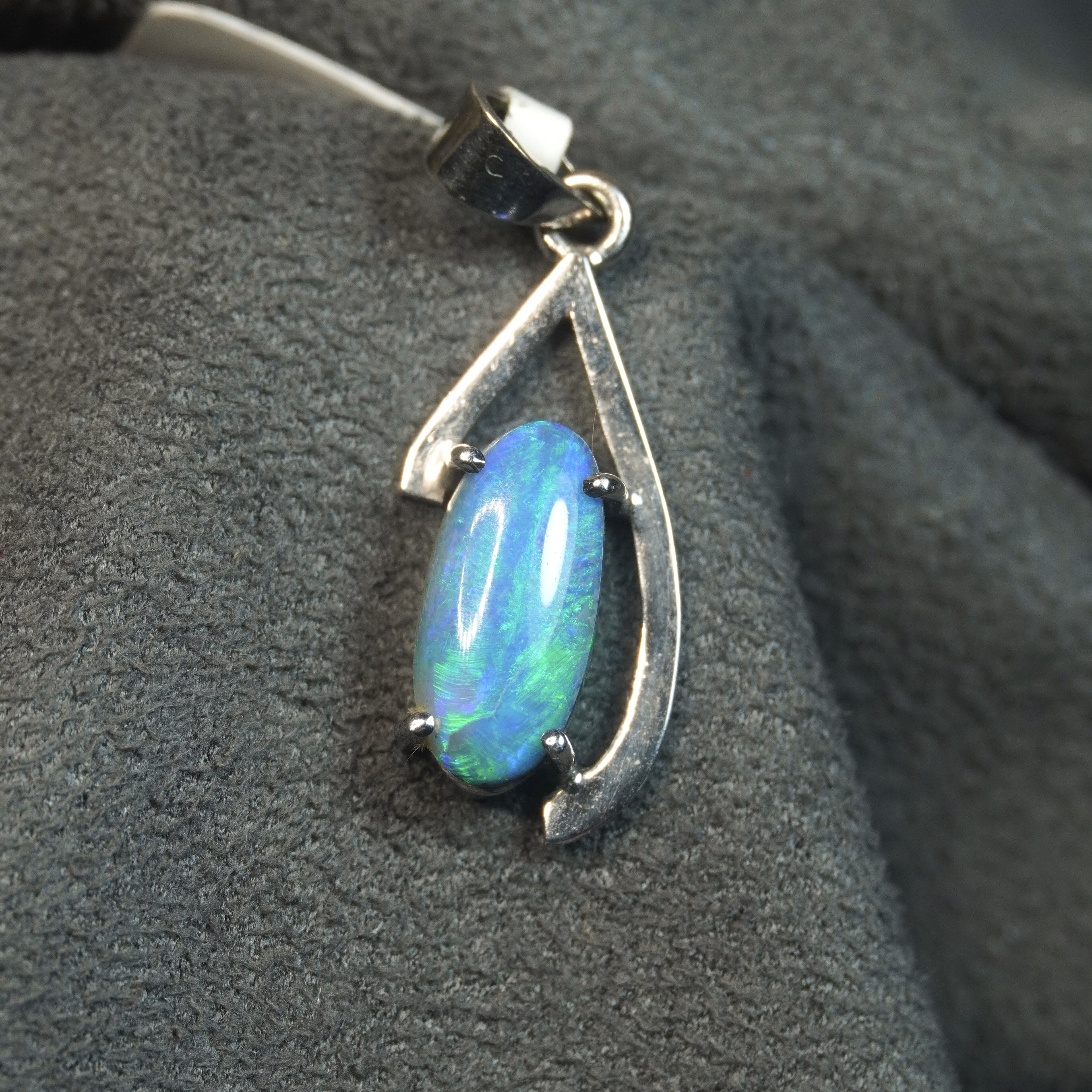 【中古特价】14k金澳大利亚黑欧泊项链吊坠