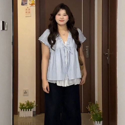 胖mm特大码300斤法式条纹短袖衬衫女夏季设计感木耳边假两件上衣