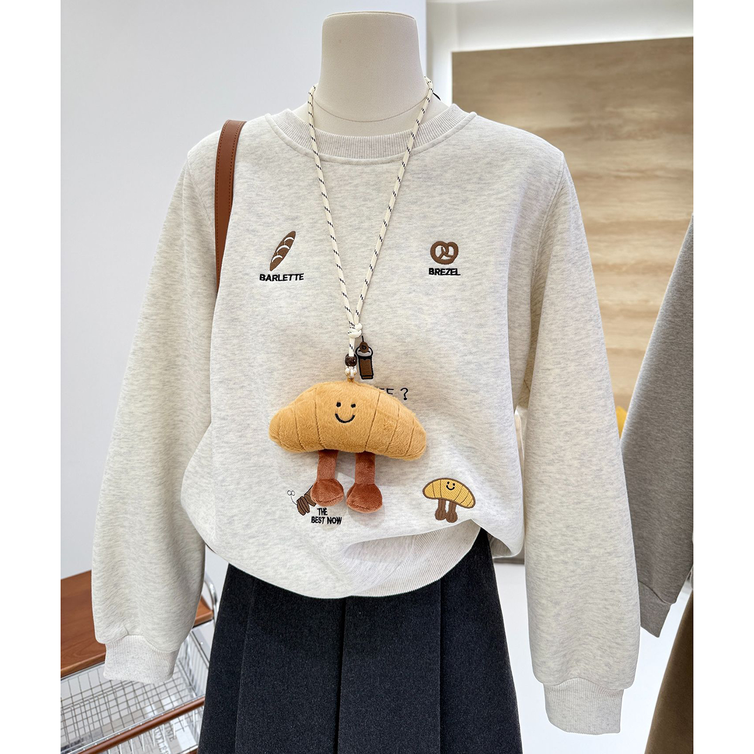 胖mm特大码300斤精致刺绣卡通宽松加绒厚款保暖内搭卫衣女秋冬季