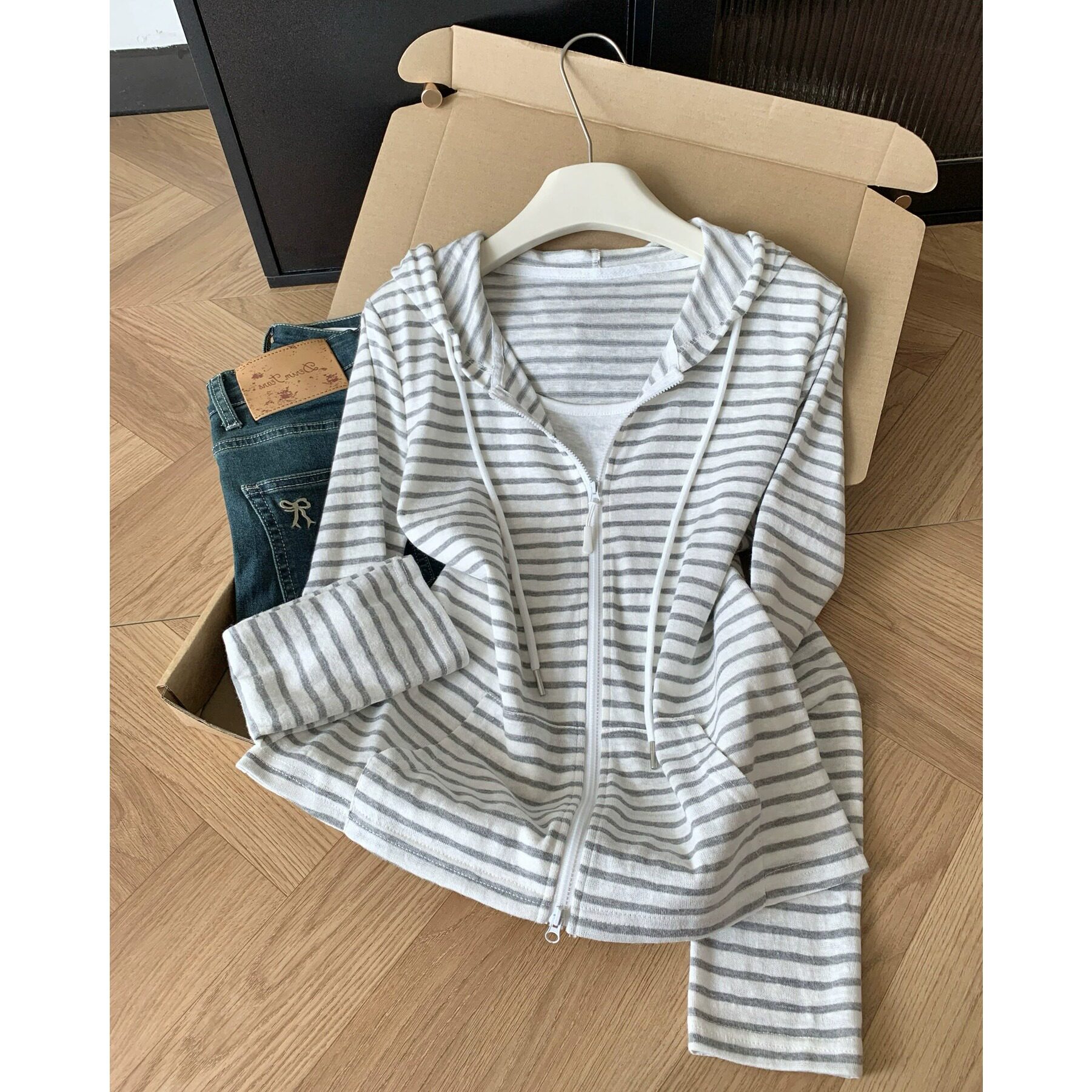 胖mm特大码300斤韩版假两件条纹长袖T恤女秋慵懒休闲简约连帽上衣