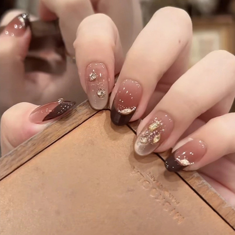 【深酒栗子】2025新款纯手工穿戴甲秋冬美拉德红焦糖法式碎钻美甲