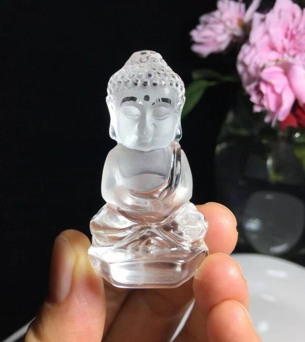 순수한 크리스탈과 절묘한 조각으로 이루어진 천연 화이트 크리스탈  부처님 작은 장식품