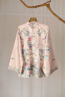 新中式 国风珊瑚粉重磅真丝手工苏绣福蝶牡丹团花海水纹旗袍外套女