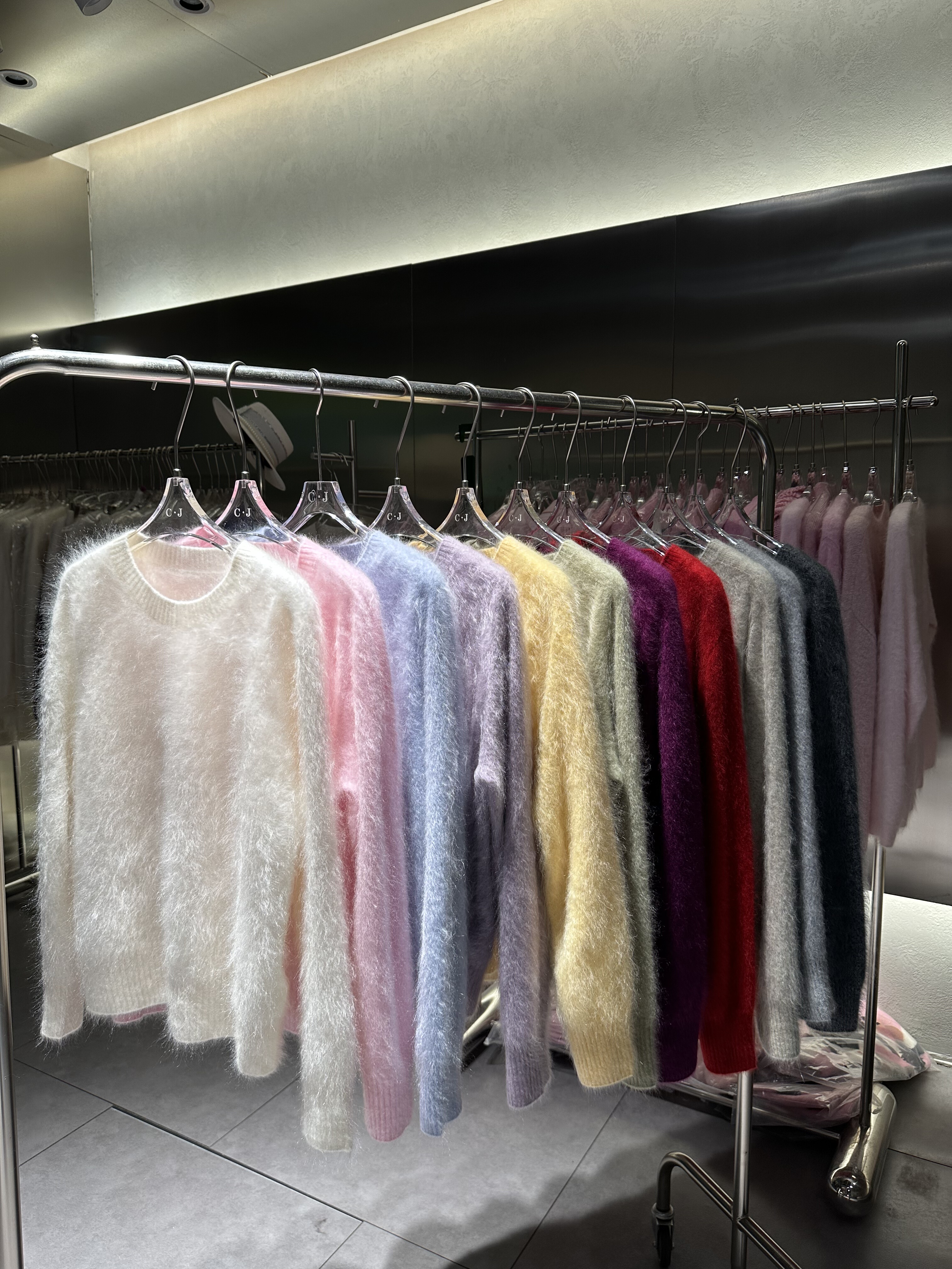 2025圆领宽松型保暖百搭100羊绒山羊绒无缝一体一线成衣上衣毛衣