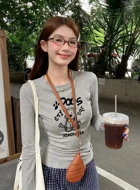 2026新款韩系纯欲正肩灰色打底衫长袖女春秋冬季收腰印花t恤上衣