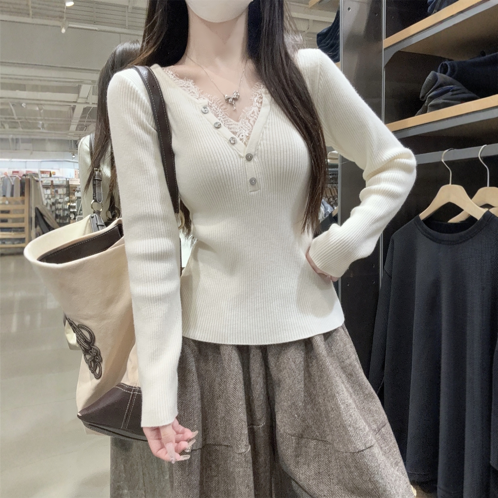 温柔风蕾丝拼接V领针织衫女