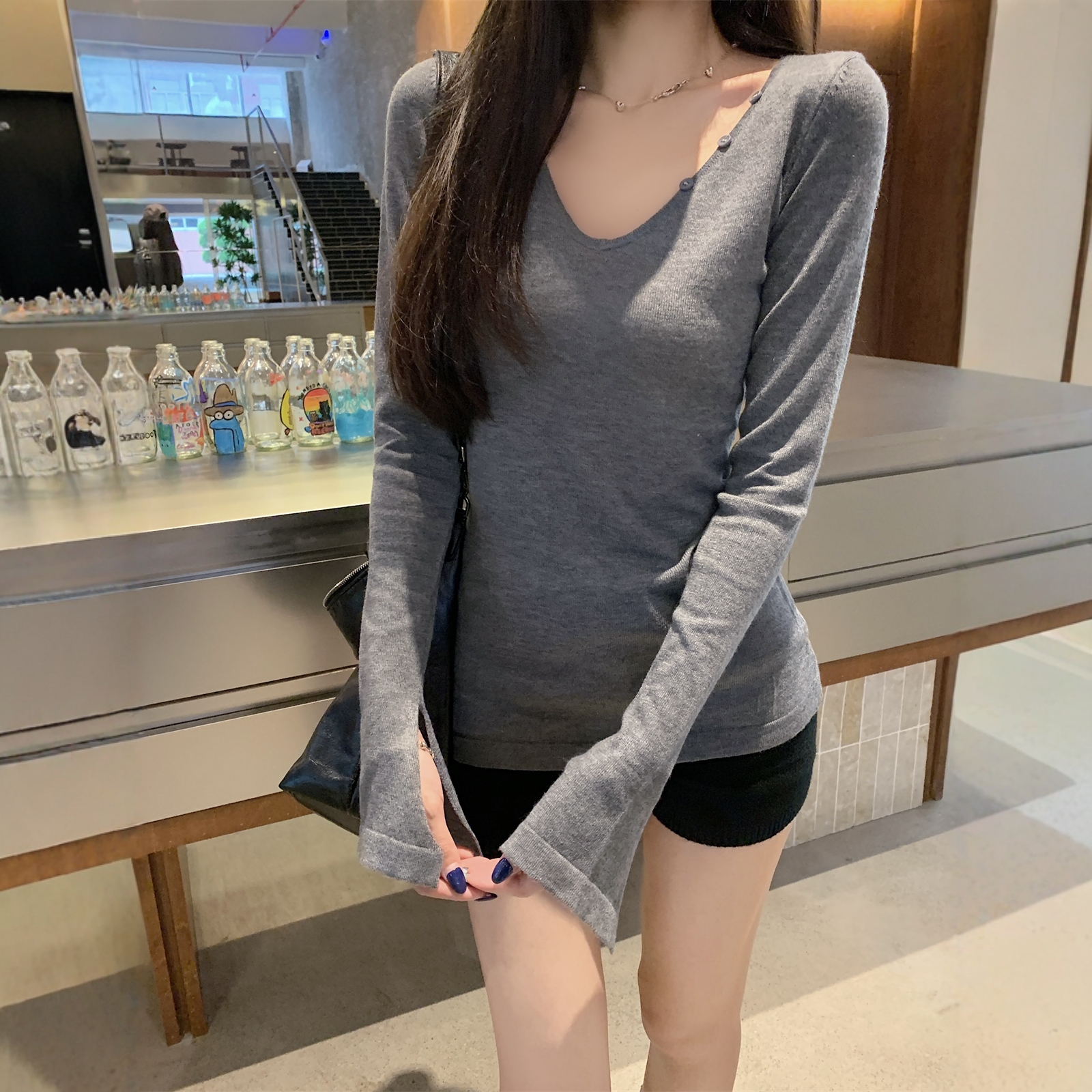 韩系设计感条纹纽扣长袖针织衫