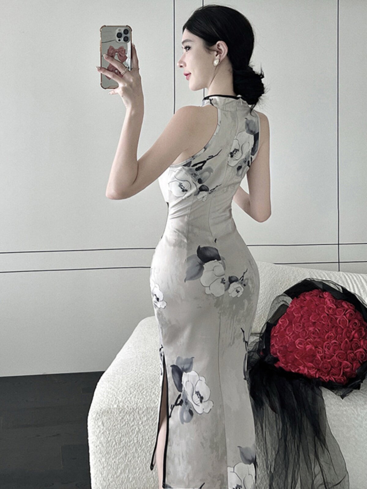 새롭게 개선된 치파오 소녀스러운 디자인 메쉬 스플라이싱 섹시한 중간 길이의 슬림 민소매 드레스