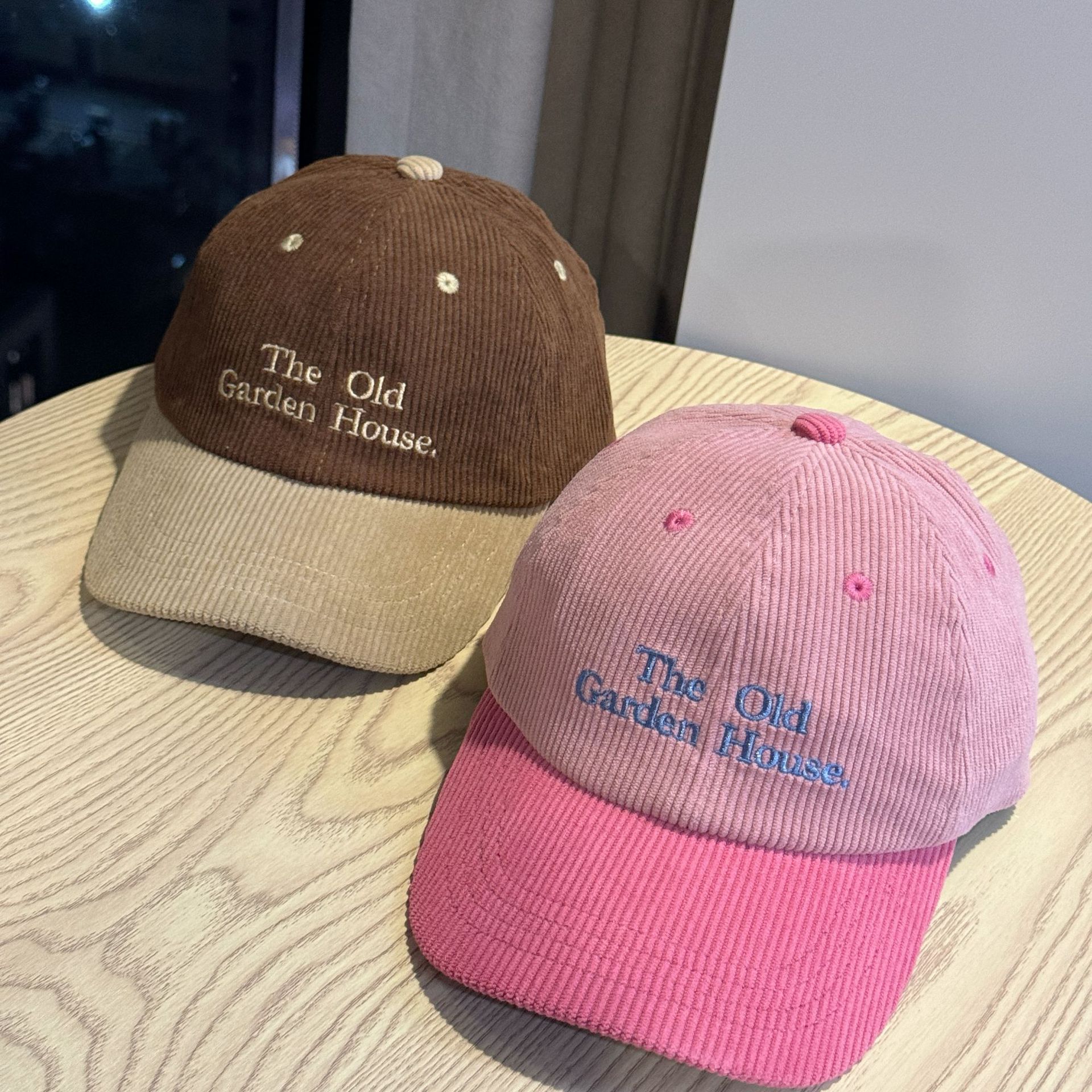 韩版高品质软顶拼色灯芯绒棒球帽复古秋冬字母刺绣鸭舌帽子显脸小