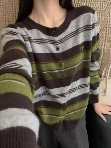 236氛围感配色两个爱心刺绣超软细100绵羊毛条纹针织开衫女薄外套