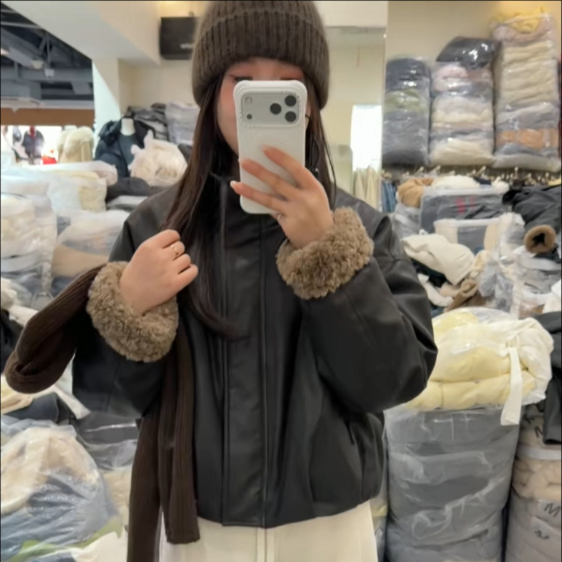 李允珍liyunzhen8316羊羔毛拼接短款PU皮衣羽绒服气质短款外套