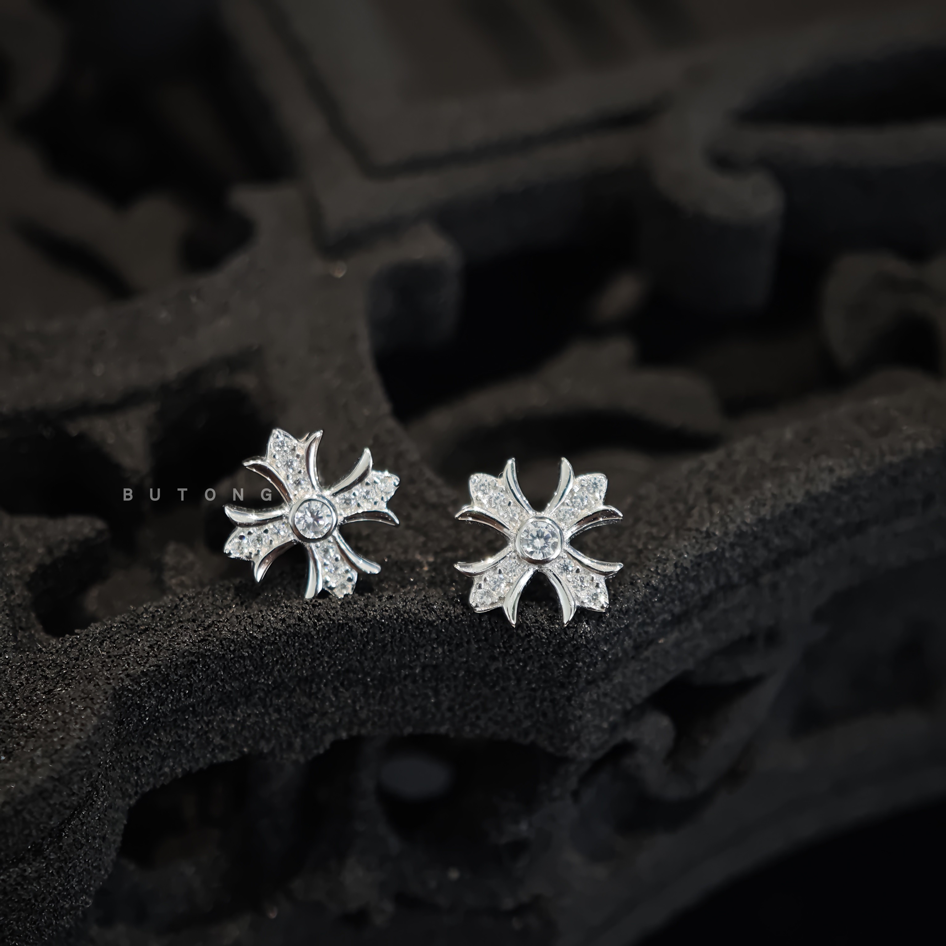 925纯银简约气质镶嵌锆石水钻