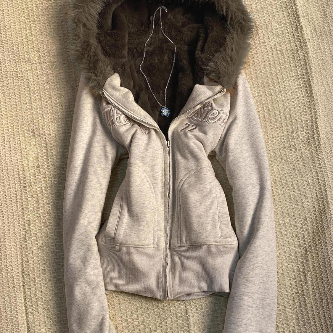 2025年秋冬浅灰色加绒刺绣卫衣