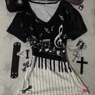 复古黑白音符钢琴键V领短袖T恤