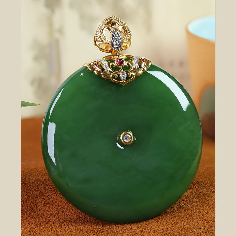 春夏季天然新疆和田玉吊坠女a菠菜绿碧玉平安扣镶18k金挂件送长辈