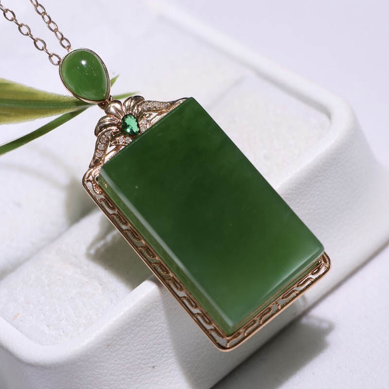春季开门红天然和田玉吊坠a老坑菠菜绿碧玉无事牌镶18k金挂件领导