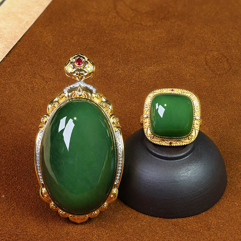 中秋礼物天然和田玉吊坠女老菠菜绿碧玉蛋面镶18k金挂件戒指送妈