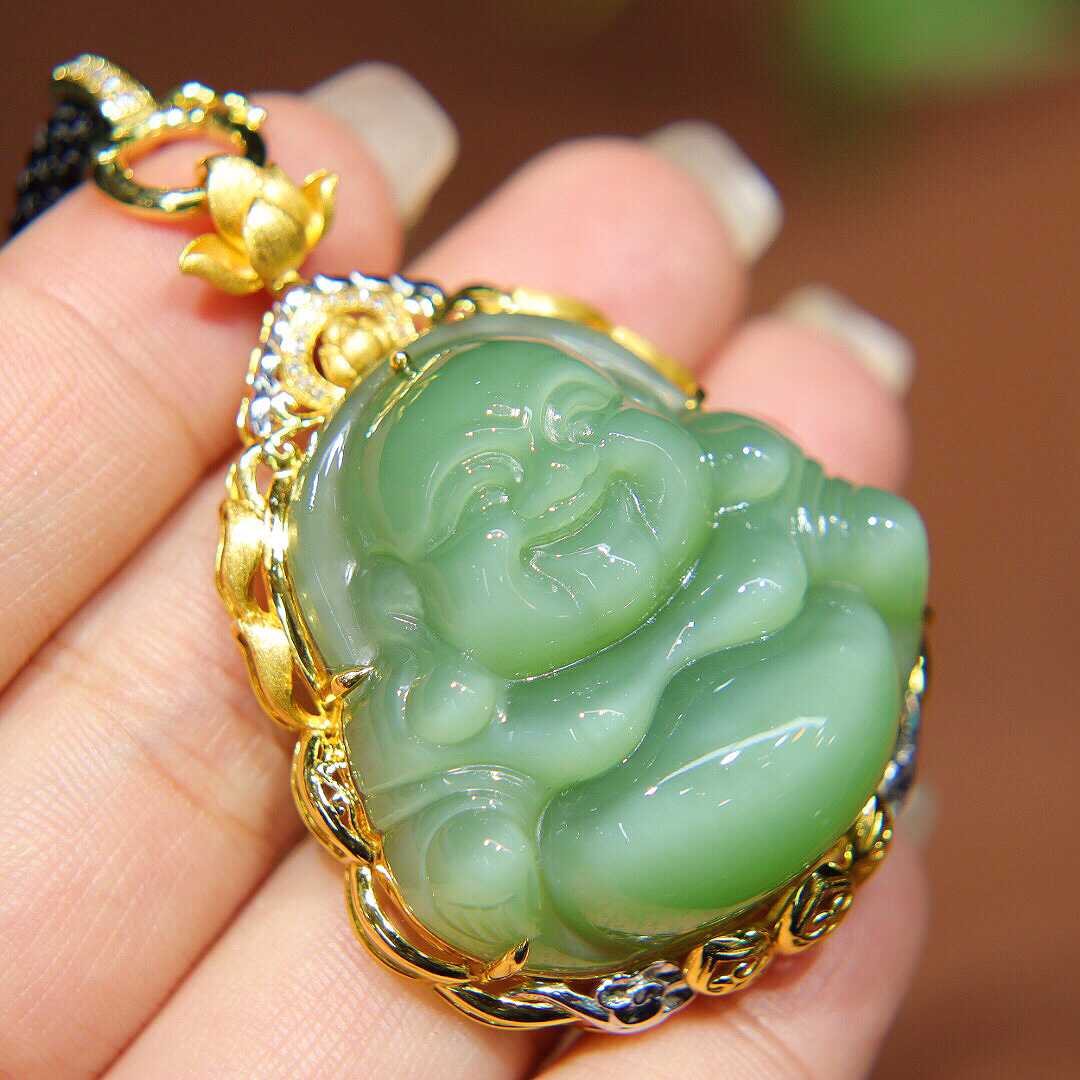 母亲节和田玉吊坠女 天然新疆玉石挂件弥勒佛伴钻石镶嵌18K金碧玉