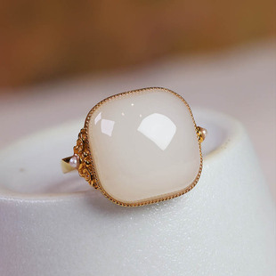 特惠天然和田玉指环女a货藕粉白玉方形镶18k金戒指简约设计送老婆