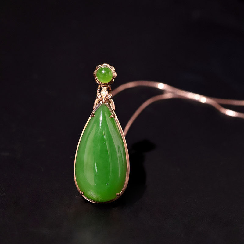五一礼物天然新疆和田玉吊坠女a货正宗菠菜绿碧玉水滴镶18k金挂件