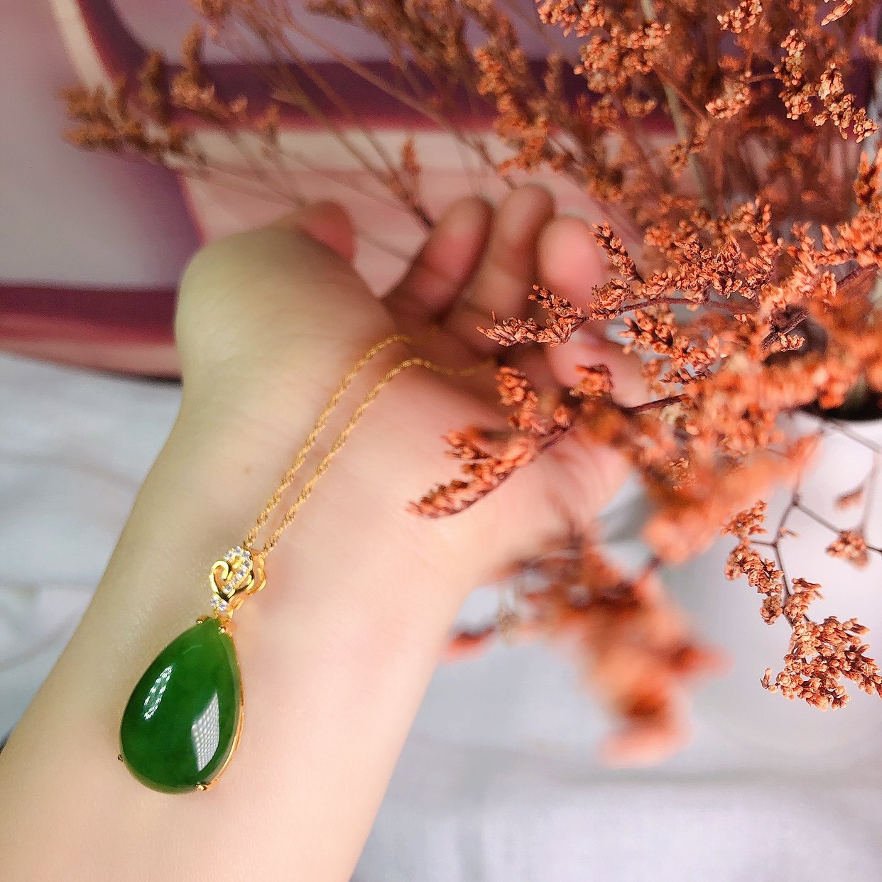 碧玉水滴吊坠纯银项链菠菜绿珠宝
