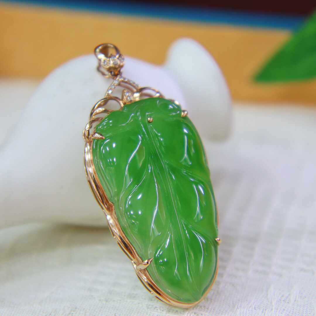 暑假礼物天然碧玉吊坠 18K金镶玉树叶子翡翠玉石挂坠金枝玉叶项链