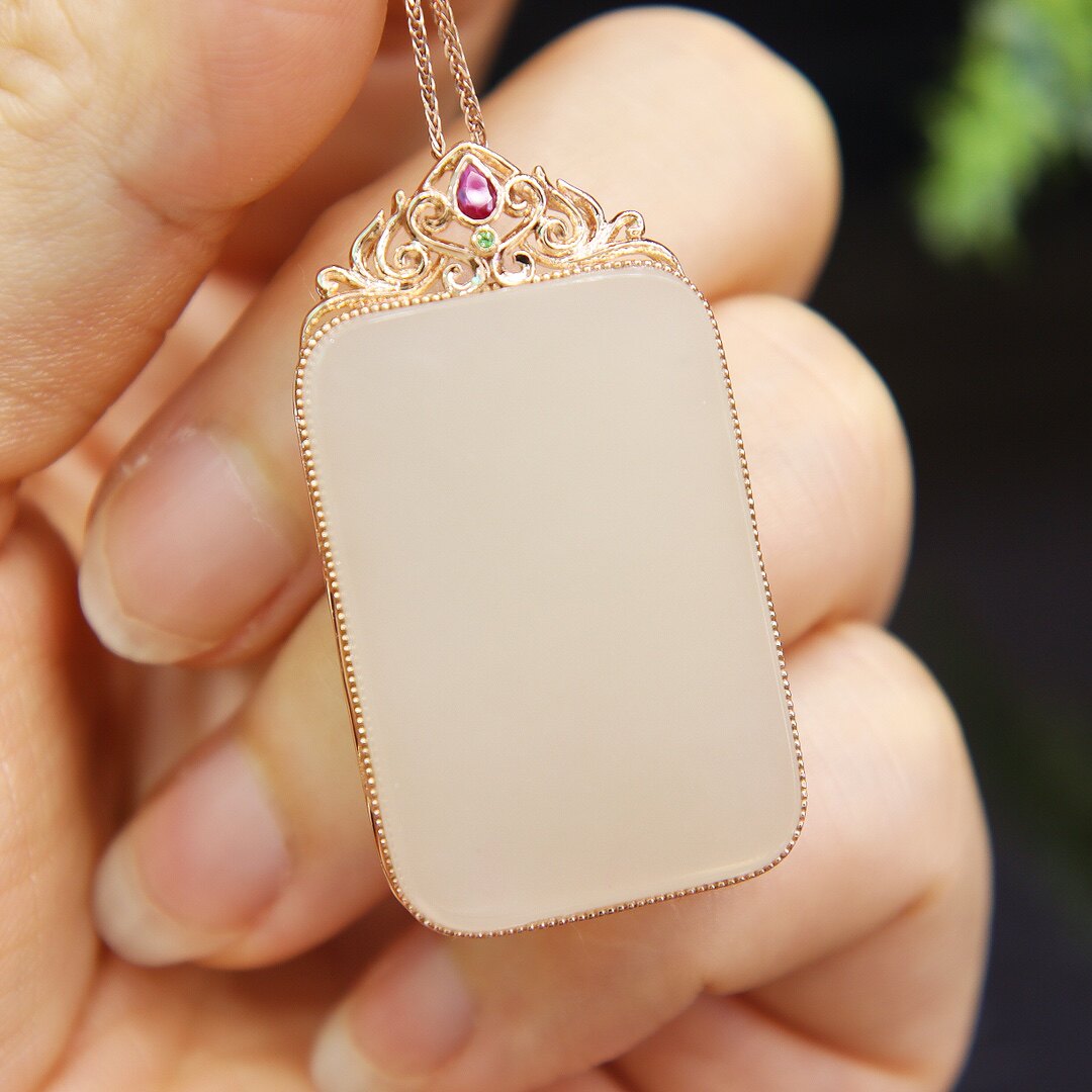 夏季新品天然和田玉吊坠女 藕粉白玉无事牌镶嵌18k金挂件送老婆礼